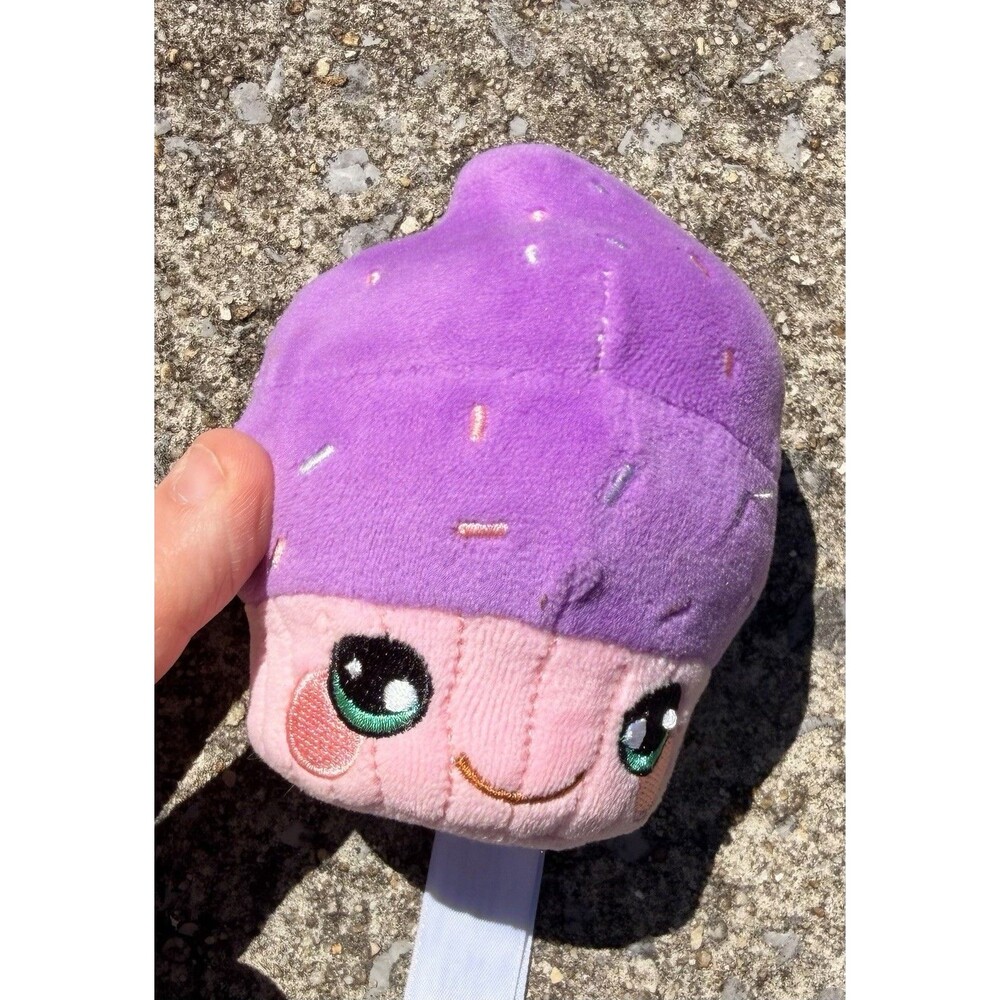 Squeezamals Scented Plush Toy VELVET CUPCAKE Series 3 Dessert Pink And Purple